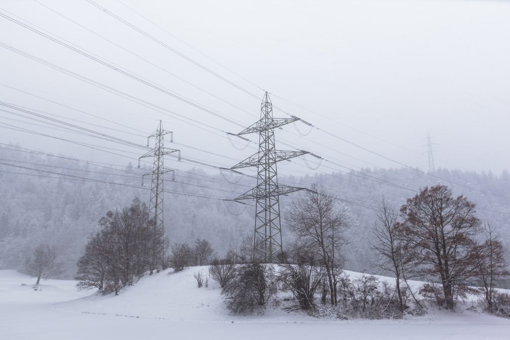 High voltage transmission line and Electricity pylon