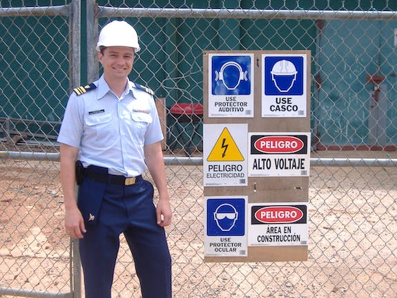 Cerro Maravilla fence signs