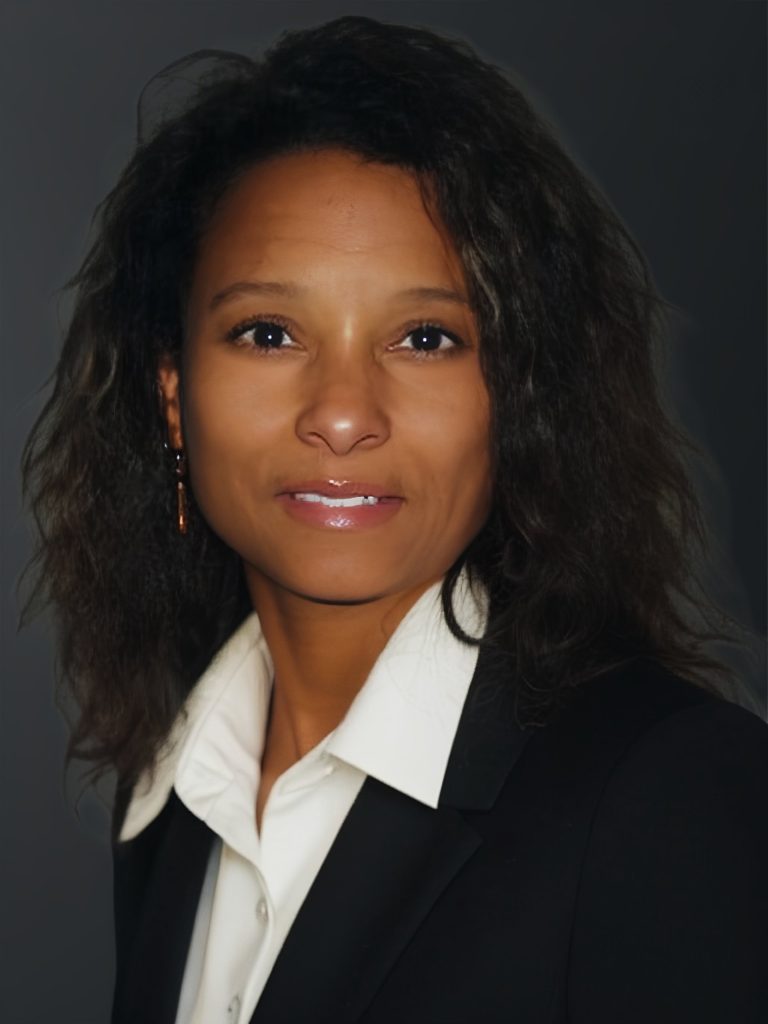 Portrait: Lynne Coe