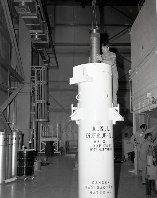 HFEF operators load a TREAT Mark-2 test loop into an HFEF-11 cask for transfer to TREAT for transient testing.