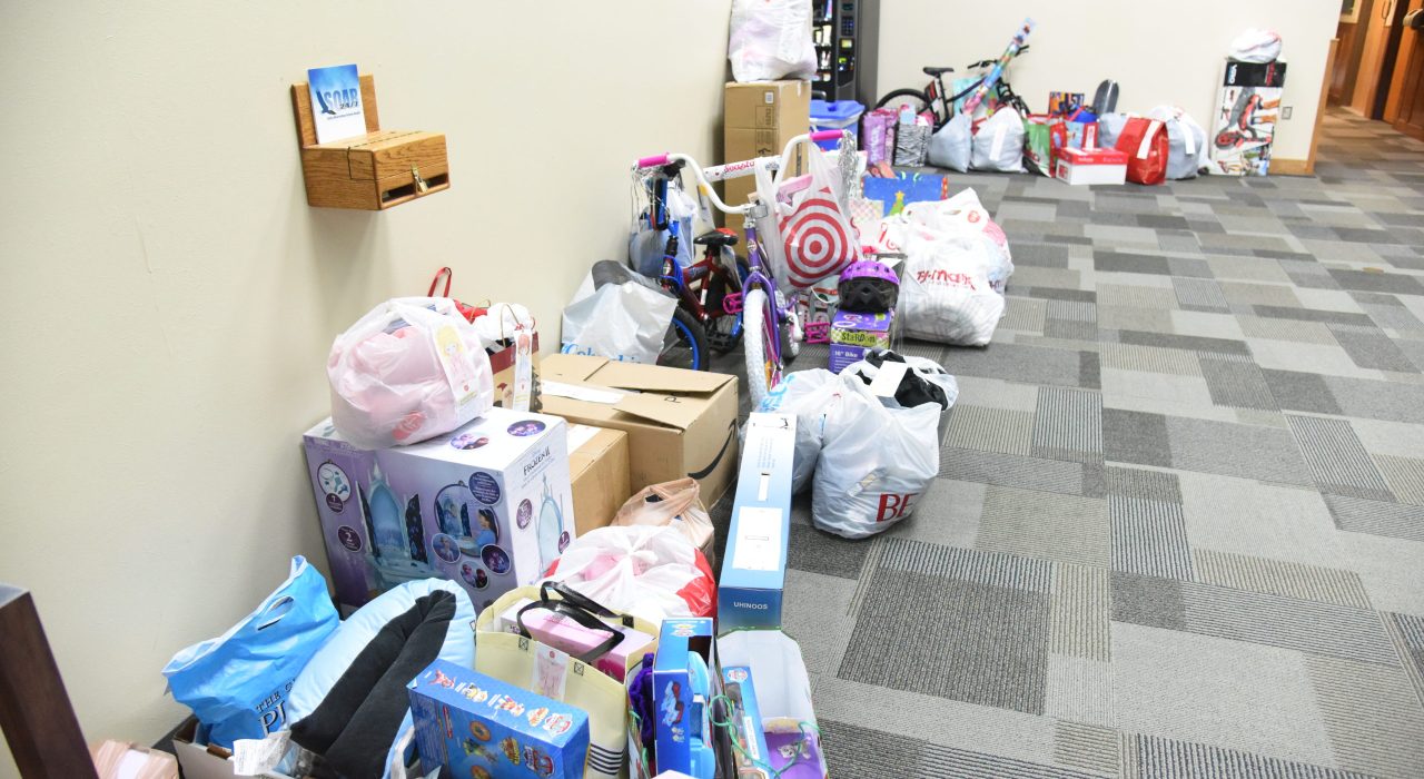 Christmas-for-families-donations-scaled